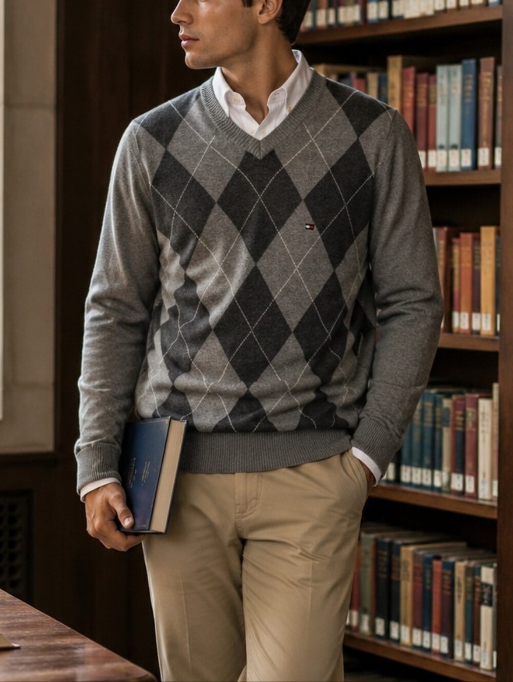 Tommy Hilfiger Men’s Argyle V-Neck Sweater XS Cotton